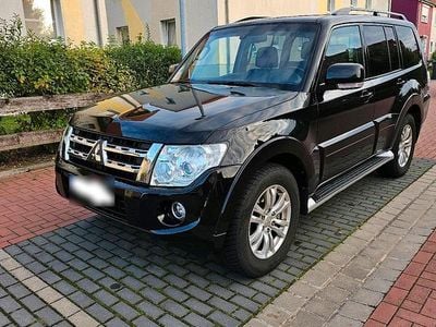 Gebraucht Mitsubishi Pajero Instyle 200 PS (147 kW) 2012 Schwarz SUV