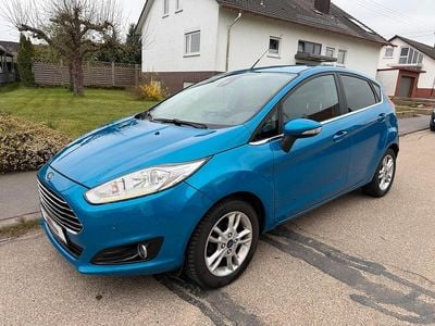 Begagnad Ford Fiesta Titanium 125 HK (91 kW) 2015 Blå Halvkombi