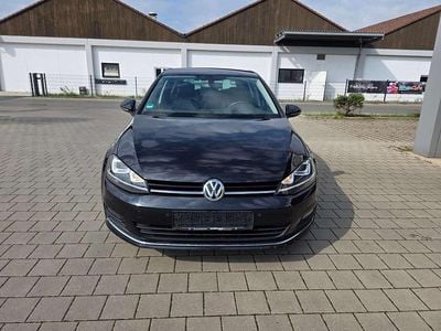 Gebraucht VW Golf VII Highline 122 PS (89 kW) 2015 Deep black perleffekt Kleinwagen