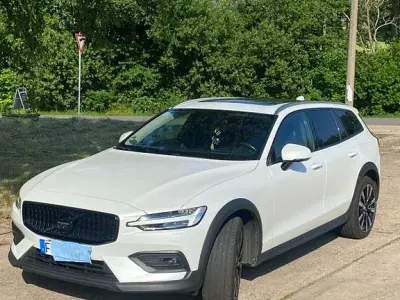 Gebraucht Volvo V60 CC 190 PS (139 kW) 2020 Weiß Kombi