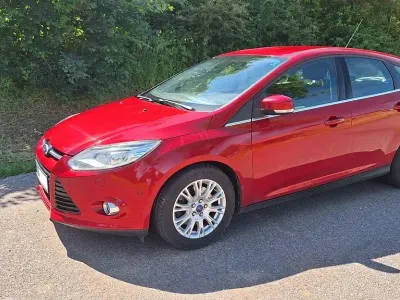 Gebraucht Ford Focus Titanium 150 PS (110 kW) 2011 Rot Limousine