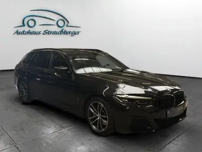 Gebraucht BMW 530 M Sport 245 PS (180 kW) 2023 Schwarz Kombi