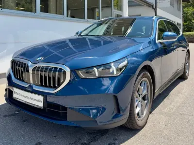 Gebraucht BMW 520 Comfort Edition 197 PS (144 kW) 2025 Phytonicblau metallic Kombi