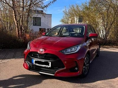 Usata Toyota Yaris Comfort 125 CV (91 kW) 2021 Rosso Utilitaria