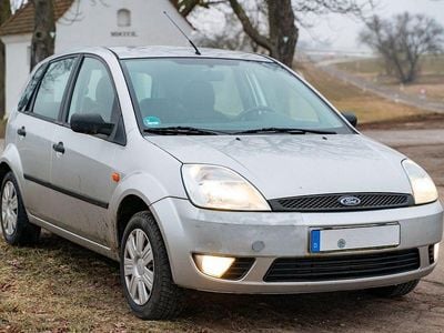 Silber Gebraucht 2003 Ford Fiesta Trend Limousine | 1.600 € (Guter Preis)