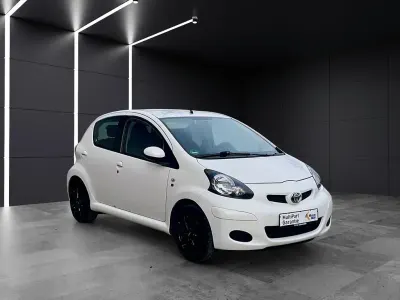 Używany Toyota Aygo Cool 68 KM (50 kW) 2012 Biały Hatchback