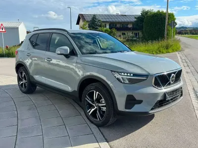Neu Volvo XC40 163 PS (119 kW) 2026 Blau SUV