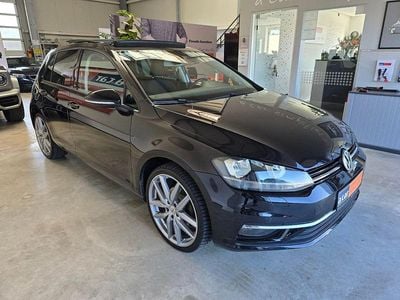 Używany VW Golf VII Sound 125 KM (91 kW) 2018 Czarny Sedan/Limuzyna
