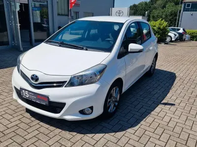 Gebraucht Toyota Yaris Life 69 PS (50 kW) 2014 Weiß Kleinwagen