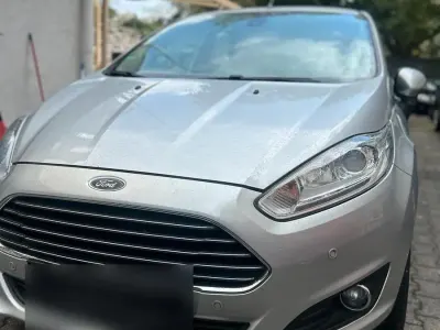 Gebraucht Ford Fiesta 105 PS (77 kW) 2013 Silber Kleinwagen