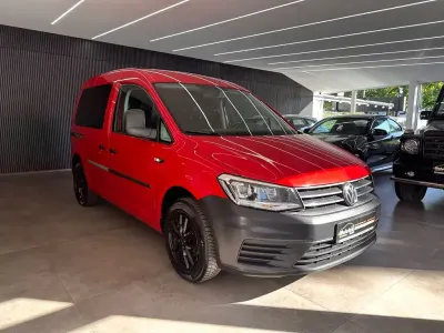 Gebraucht VW Caddy 102 PS (75 kW) 2018 Rot Van / Kleinbus