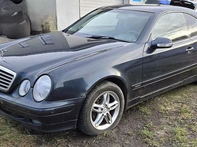 Schwarz Gebraucht 2000 Mercedes CLK200 Elegance Limousine | 2.499 €