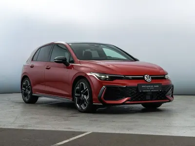 Gebraucht VW Golf VIII R-line 150 PS (110 kW) 2025 Rot Limousine