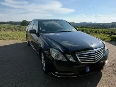 Gebraucht Mercedes E250 Elegance 204 PS (150 kW) 2012 Schwarz Limousine