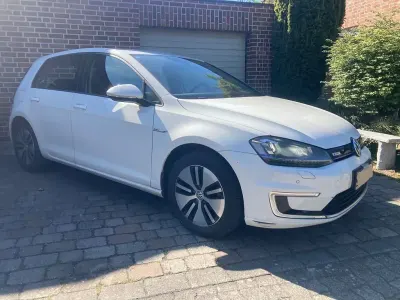 Gebraucht VW e-Golf 100 kW (136 PS) 2017 Weiß Kleinwagen