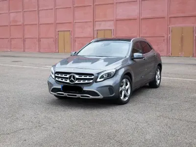 Gebraucht Mercedes GLA220 184 PS (135 kW) 2018 Grau SUV