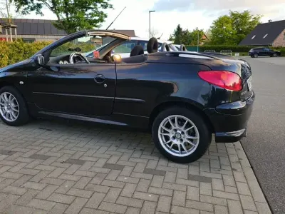 Gebraucht Peugeot 206 CC Sport 109 PS (80 kW) 2005 Schwarz Cabrio