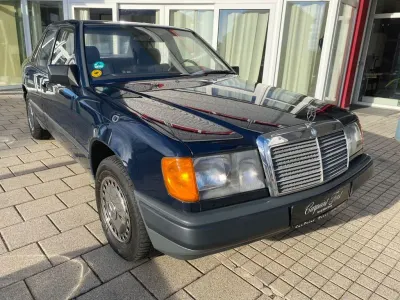 Brugt Mercedes 230 132 HK (97 kW) 1987 Blå Sedan
