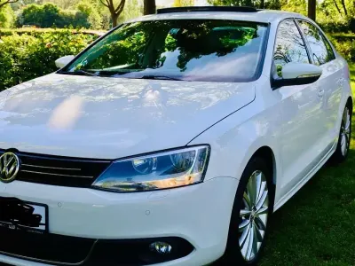 Gebraucht VW Jetta Match 140 PS (102 kW) 2012 Weiß Limousine
