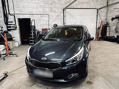 Gebraucht Kia Ceed 100 PS (73 kW) 2015 Grau Kleinwagen