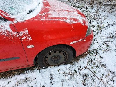 Rot Gebraucht 2002 Seat Ibiza Kleinwagen | 1.300 €