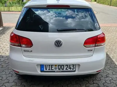 Gebraucht VW Golf VI 105 PS (77 kW) 2010 Weiß Kleinwagen