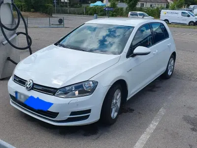 Gebraucht VW Golf VII 110 PS (80 kW) 2015 Weiß Limousine