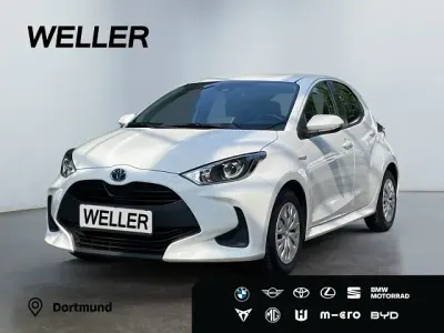 Gebraucht Toyota Yaris Hybrid Comfort 116 PS (85 kW) 2022 Super (pure) white ii Kleinwagen