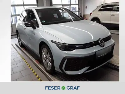 Second-hand VW Golf VIII GTE 272 CP (200 kW) 2024 Albastru Berlinǎ