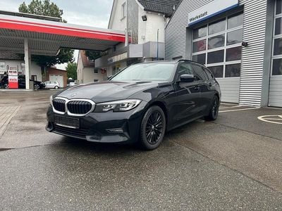 Schwarz Gebraucht 2020 BMW 320 Sport Line Kombi | 14.600 €