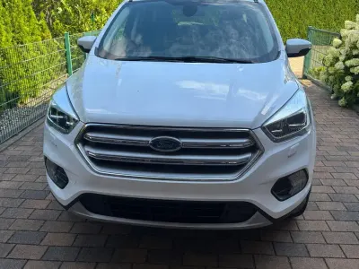 Gebraucht Ford Kuga 150 PS (110 kW) 2019 Weiß SUV