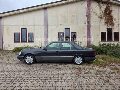 Gebraucht Mercedes 200 75 PS (55 kW) 1993 Grau Limousine