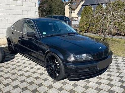 Gebraucht BMW 320 150 PS (110 kW) 2000 Schwarz Limousine