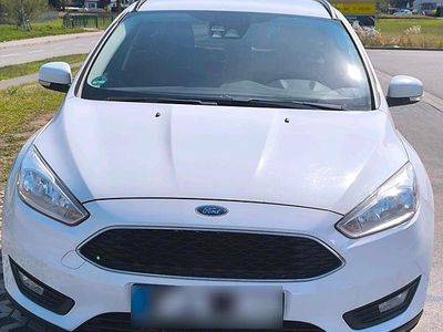 Gebraucht Ford Focus 120 PS (88 kW) 2016 Weiß Kombi
