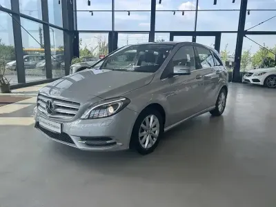 Gebraucht Mercedes B180 122 PS (89 kW) 2014 Silber Kleinwagen