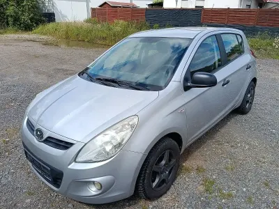 Gebraucht Hyundai i20 Comfort 75 PS (55 kW) 2010 Grau Kleinwagen