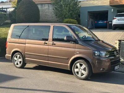 Używany VW T5 Team 179 KM (131 kW) 2011 Brązowy Van