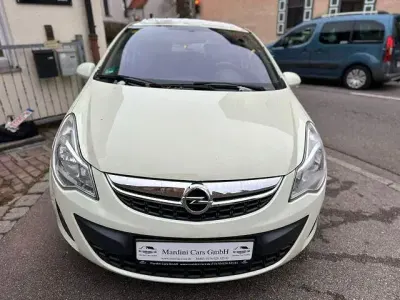 Gebraucht Opel Corsa Edition 101 PS (74 kW) 2013 Weiß Kleinwagen
