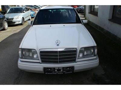 Gebraucht Mercedes E300 136 PS (100 kW) 1993 Weiss Kombi