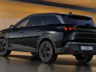 Neu Peugeot 5008 Allure 136 PS (100 kW) 2026 Perla nera schwarz metallic perla nera schwarz metallic SUV