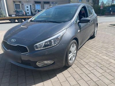 Second-hand Kia Ceed 128 CP (94 kW) 2015 Gri Hatchback