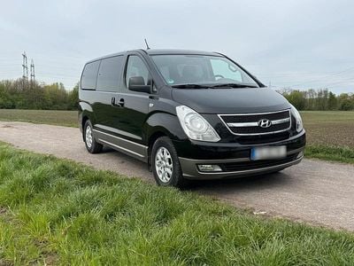 Second-hand Hyundai H-1 170 CP (125 kW) 2012 Negru Monovolum