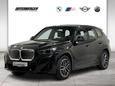 Gebraucht BMW iX1 M Sport 225 kW (306 PS) 2025 Saphirschwarz SUV