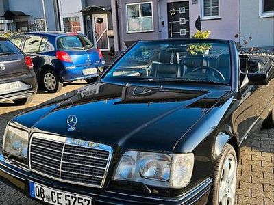 Gebraucht Mercedes E220 150 PS (110 kW) 1994 Schwarz Cabrio