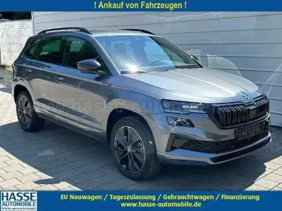 Neu Skoda Karoq SportLine 150 PS (110 kW) 2026 Graphite grau metallic SUV
