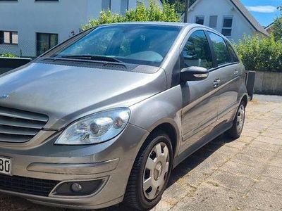 Mercedes B200