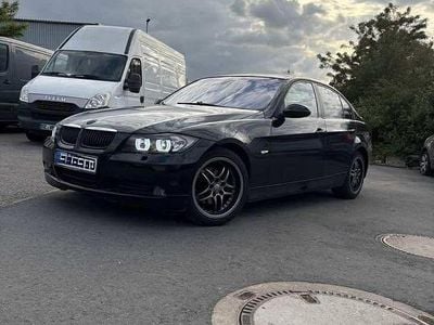 Schwarz Gebraucht 2005 BMW 320 Limousine | 2.200 € (Guter Preis)