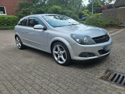 Gebraucht Opel Astra GTC Cosmo 140 PS (102 kW) 2009 Silber Coupé