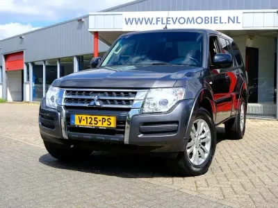 Gebraucht Mitsubishi Pajero 190 PS (139 kW) 2018 Grau SUV