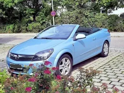 Gebraucht Opel Astra Cabriolet 116 PS (85 kW) 2010 Blau Cabrio